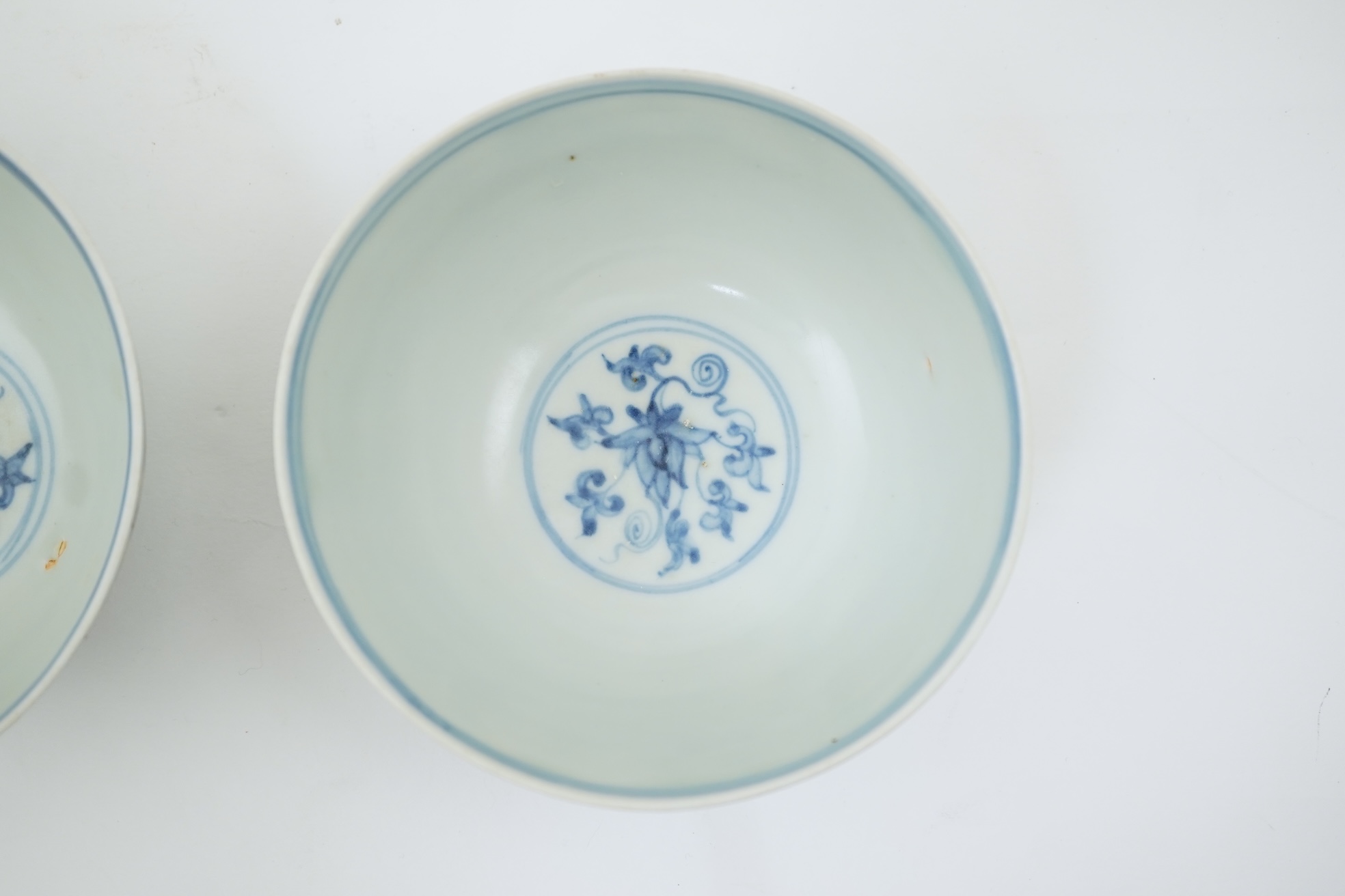 A pair of Chinese blue and white bowls, Ming Dynasty